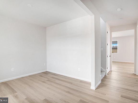 5th image of 625 Clover Ln