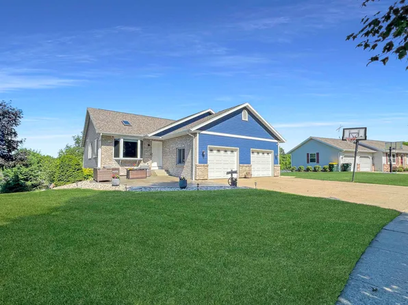 2207 Winfield Dr, Reedsburg, WI 53959