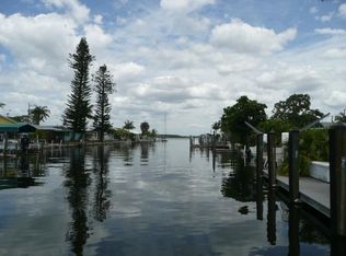 2596 Bayshore Dr, Matlacha, FL 33993