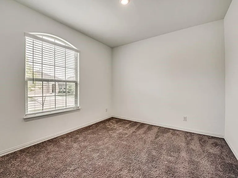 5836 Priory Dr — Photo 6