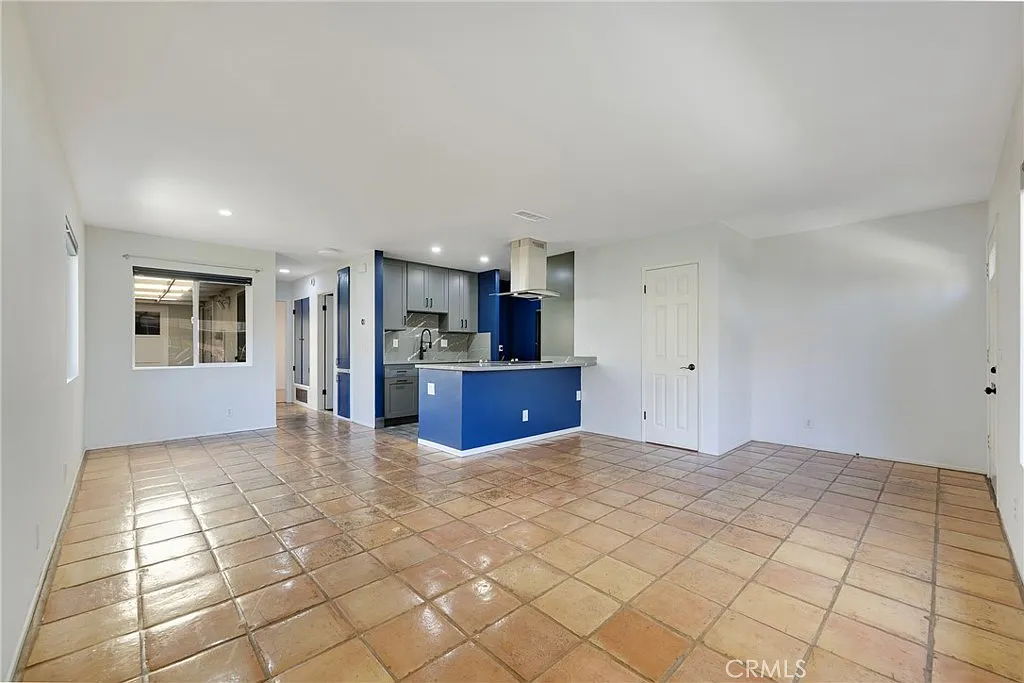 1 bed, 726 sqft, $3,200 — Photo 3