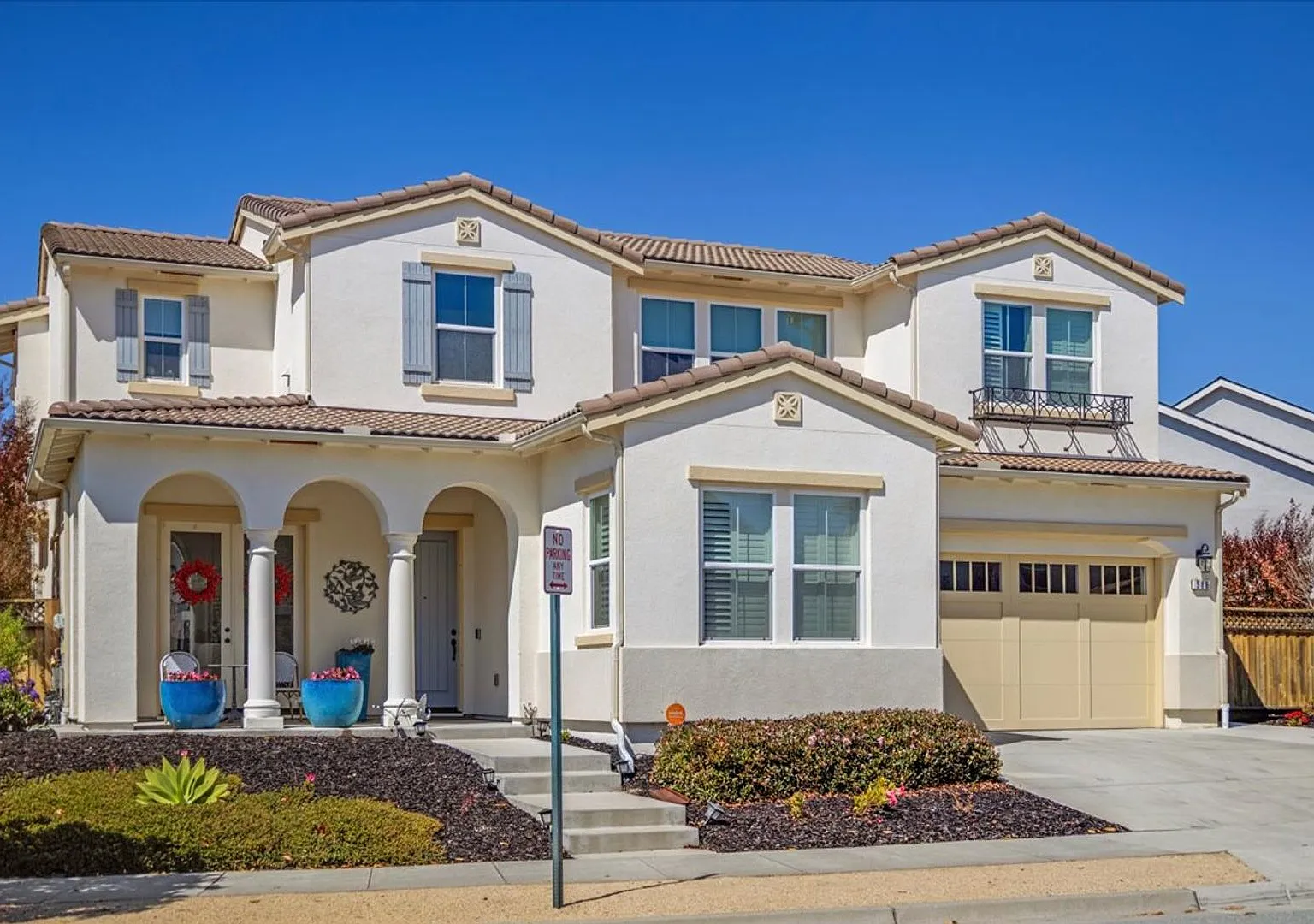 Spacious 4-Bedroom Marina Home with Loft & Large Backyard in Sea Haven, Marina — Photo 1