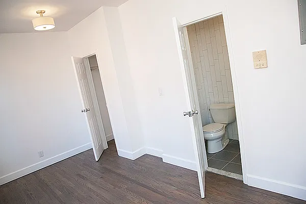 Rented by COASTLINE NEW YORK INC | media 28
