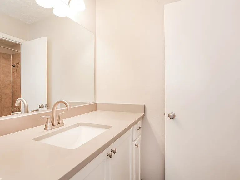 3915 Vineyard Dr — Photo 16