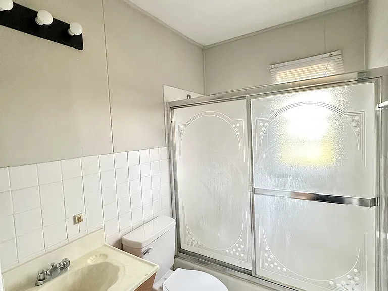 249 Gloria Rd SW — Photo 3