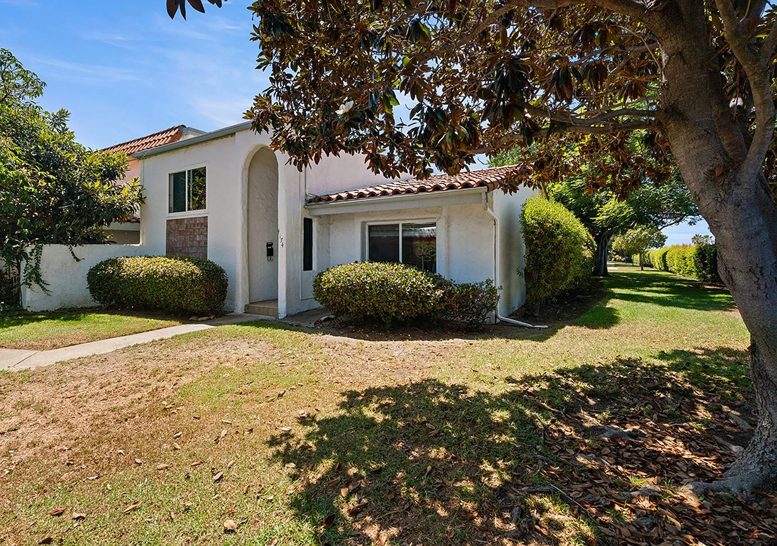 Pacific Bluffs_Beach Close-Excellent Amenities 3Bed 2 Bath Townhome & 2car garage — Photo 3