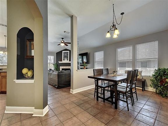 4th image of 221 Estate Dr