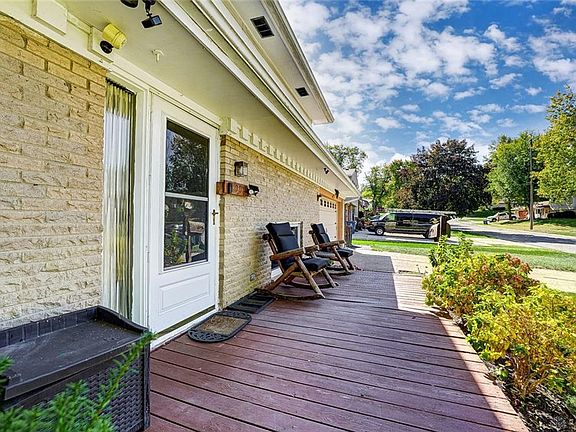 5th image of 700 Crestmont Dr