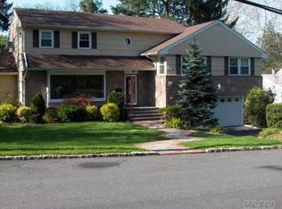 3 Glen Ave, Roslyn, NY 11576