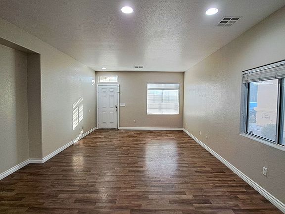 3rd image of 716 Brown Breeches Ave