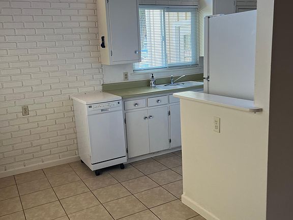 4th image of 30 Buckeye St