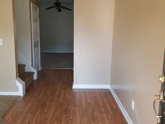 3rd image of 805 Woodlake Dr