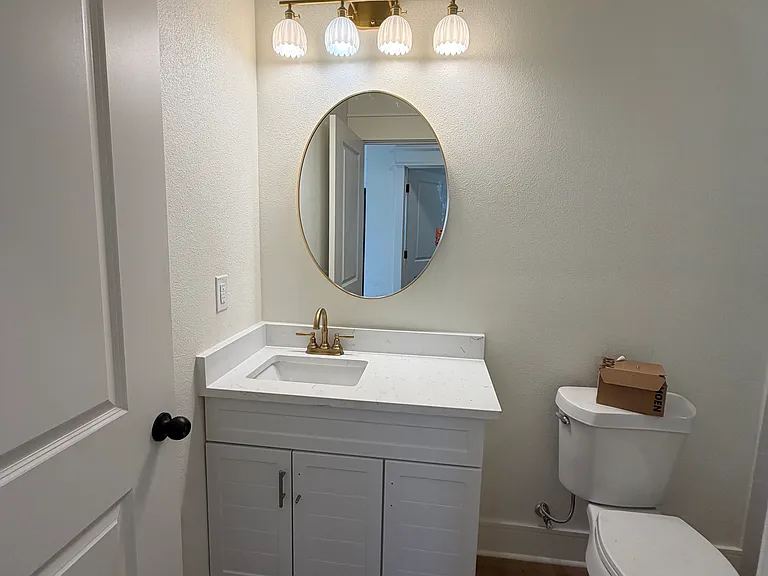 547 W Highland Blvd — Photo 12