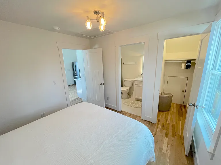 910 Montrose Ave #B — Photo 6
