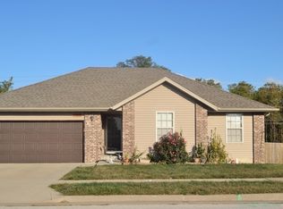 1086 S Strasbourg Ave, Springfield, MO 65802