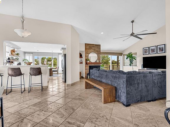 5th image of 5331 Emerald Ct