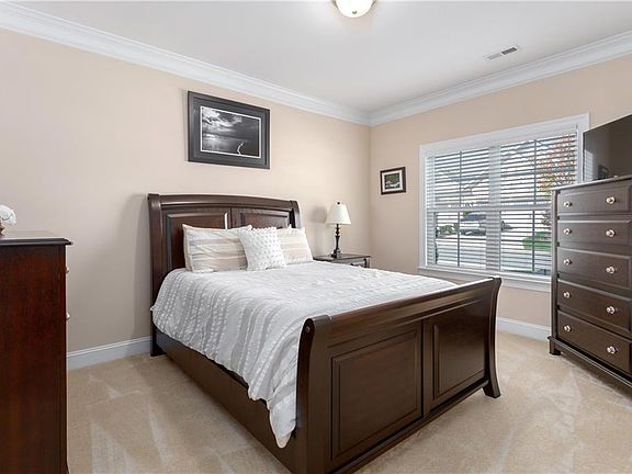 4th image of 228 Saint Elizabeth Dr
