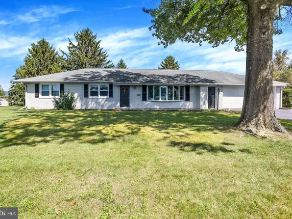 1227 Lebanon Rd, Manheim, PA 17545