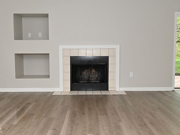 4th image of 2820 Dawnlake Dr