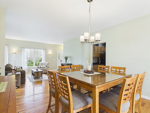 4th image of 23 Beechwood Hollow St