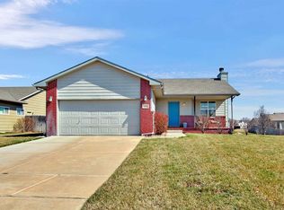 1836 N Honeysuckle Cir, Andover, KS 67002