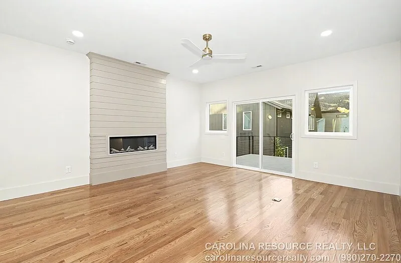 3 bed, 3.5 bath, 2000 sqft, $3,295 — Photo 4