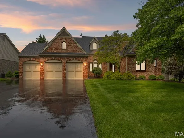 825 Cabernet Ln, Saint Albans, MO 63073