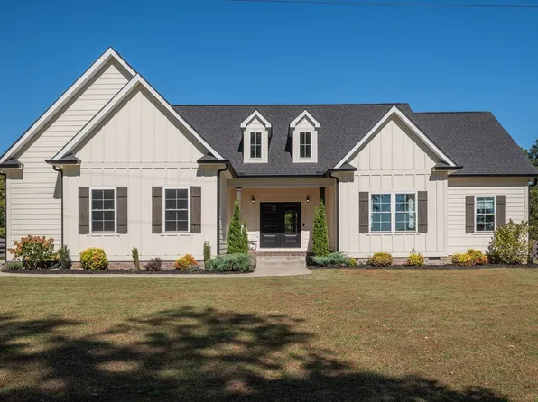 1646 Porter Rd, Burns, TN 37029