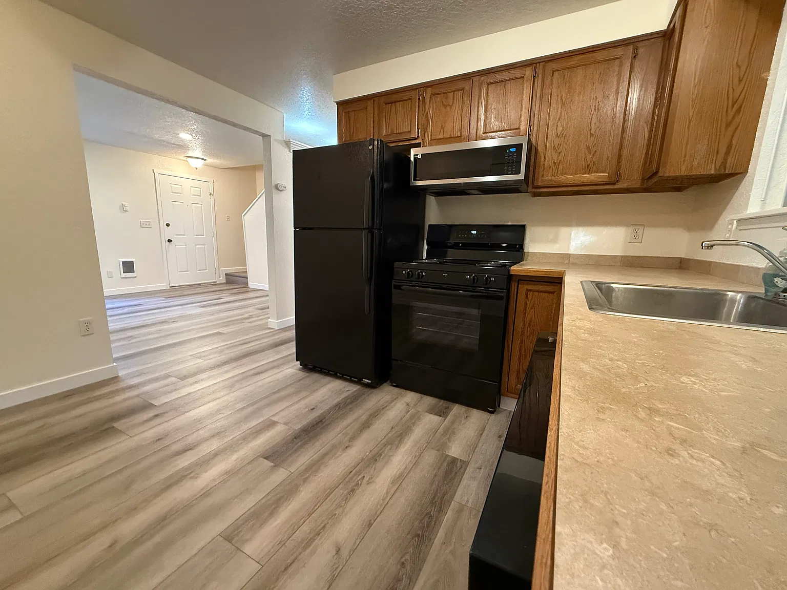 2 bed, 1.5 bath, 1000 sqft, $2,100 — Photo 4