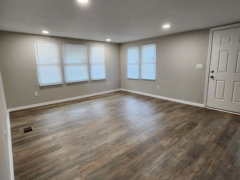 IPM-1207 Kingston Avenue — Photo 3