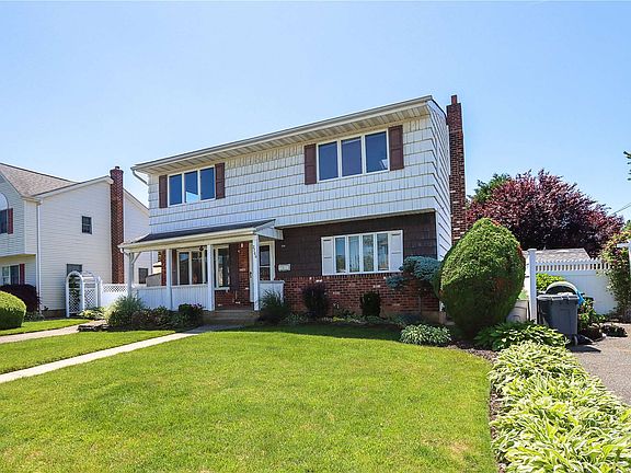 3rd image of 2700 Rowehl Dr