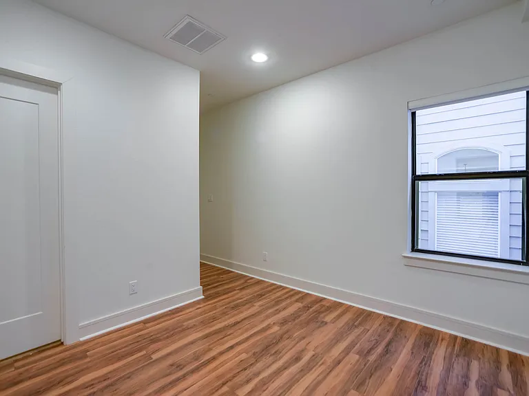 2127 Clark St #104 — Photo 13