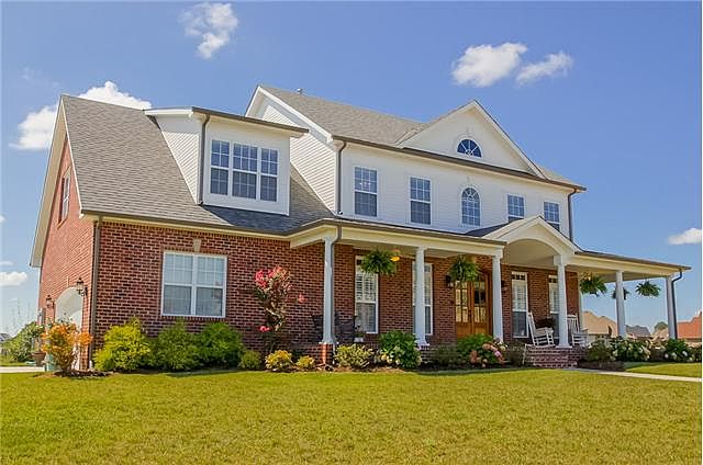 1st image of 100 Bainbridge Dr