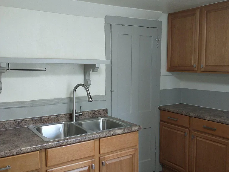 154 N 7th St — Photo 2