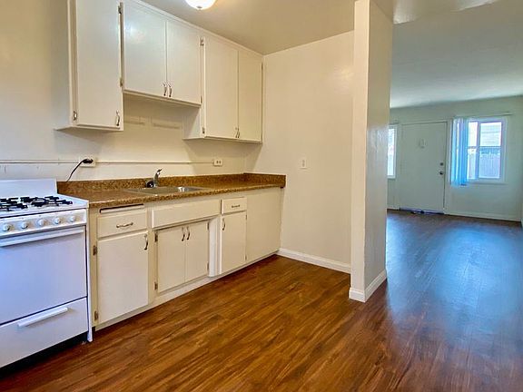 2nd image of 4474 Clairemont Dr