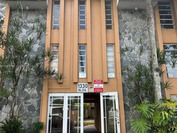 1330 W 54th St APT 108C, Hialeah, FL 33012