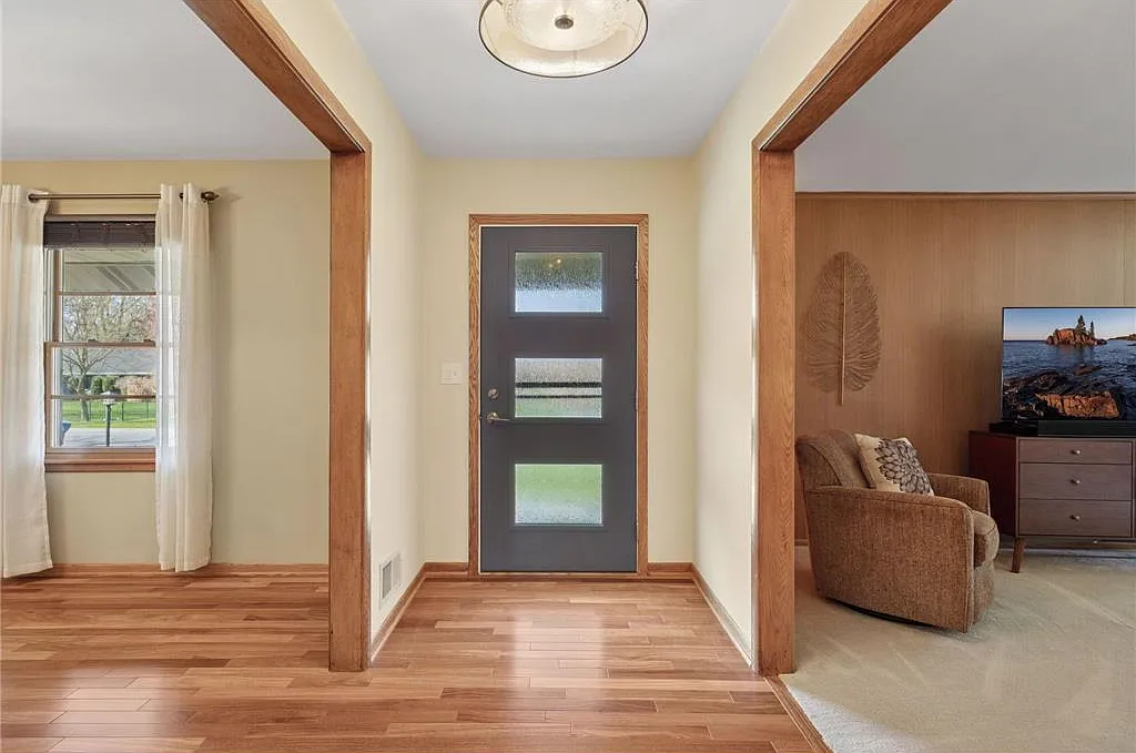 3 Bedroom Single Family Home — Photo 3