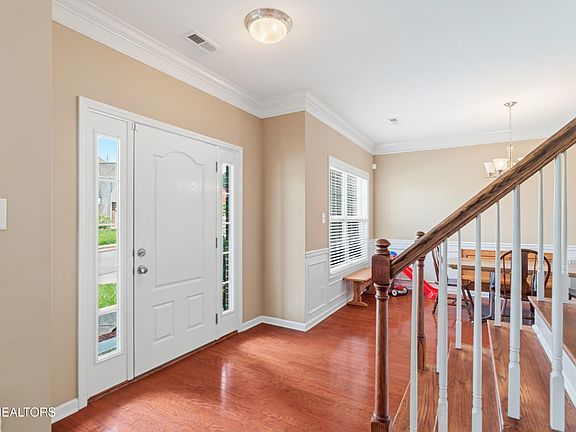 3rd image of 913 Carter Ridge Dr