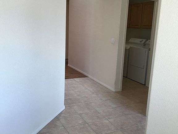 5th image of 622 Silver Springs Cir