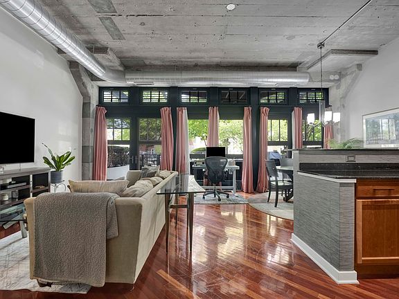 3rd image of 1151 W 14th Pl Unit 131