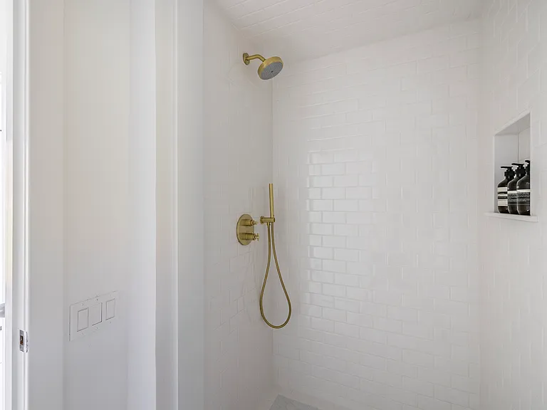 13 Peconic Ave — Photo 30