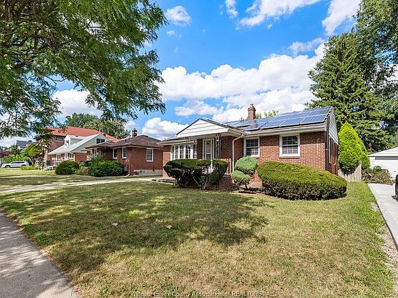 4th image of 386 Partington Ave