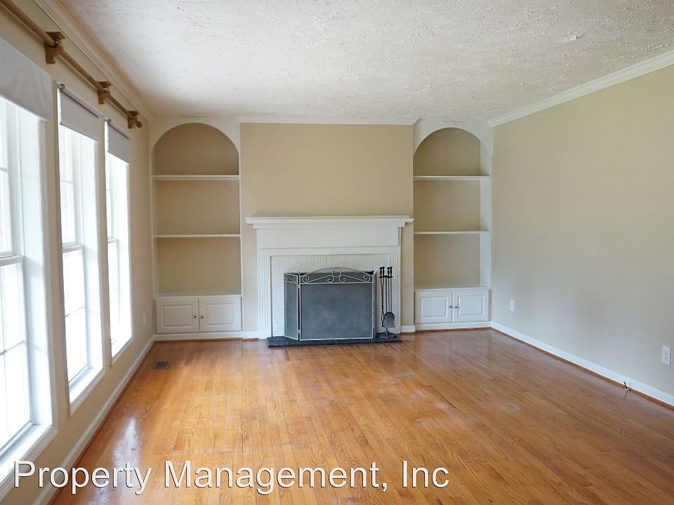 1st image of 824 Silk Ln
