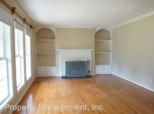 824 Silk Ln, Fayetteville, NC 28301