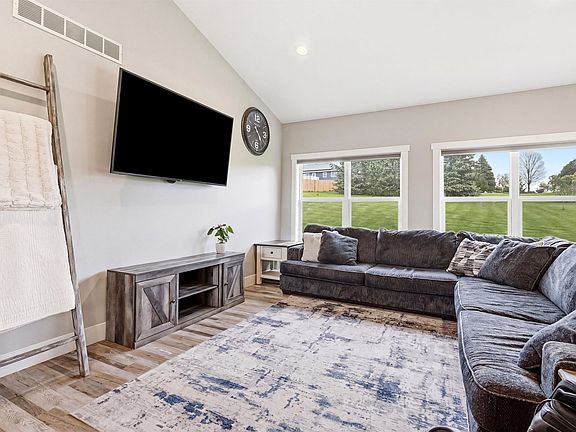 4th image of 16392 Country View Ct