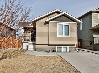 241 S Sundance Dr, Coalhurst, AB T0L0V2