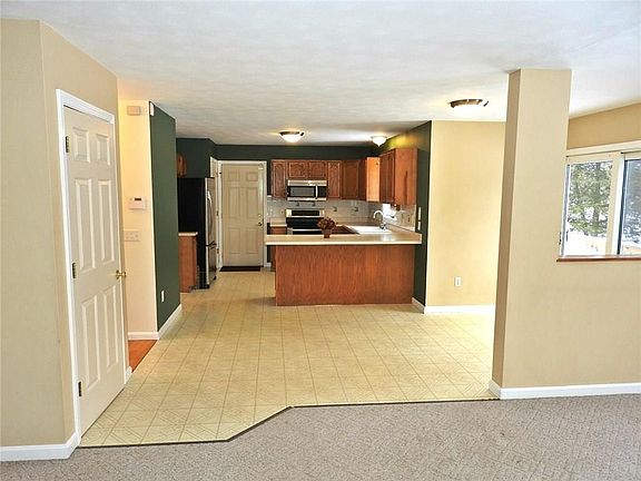3rd image of 72 Bramblewood Ln