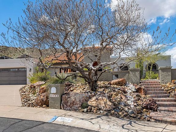 3rd image of 2102 E Sahuaro Dr