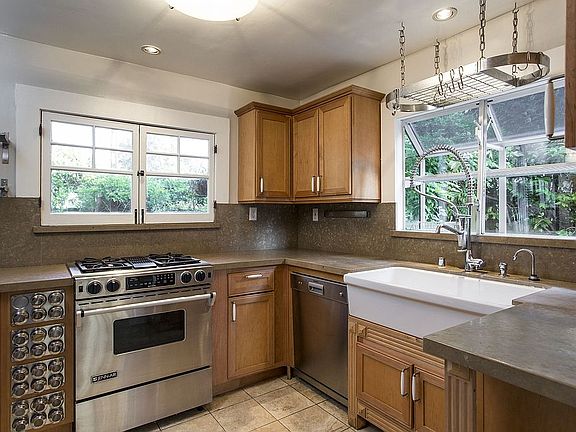 4th image of 710 Navy St