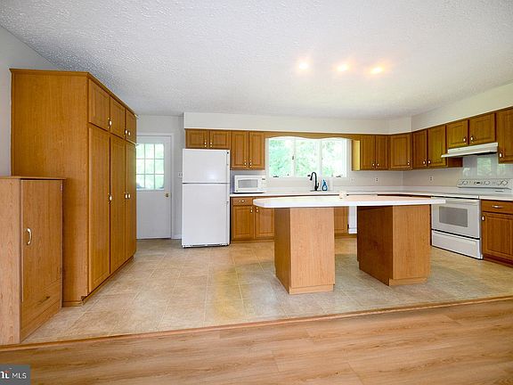 4th image of 24735 Red Hill Ct